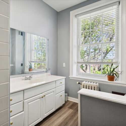 Men’s Flagship House Bathroom